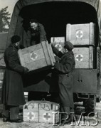1940-1945, Wielka Brytania.
Dary Polskiego Czerwonego Krzyża. 
Fot. NN, Instytut Polski i Muzeum im. gen. Sikorskiego w Londynie  [szuflada 36]