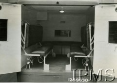1940-1949, Wielka Brytania.
Wnętrze sanitarki. 
Fot. NN, Instytut Polski i Muzeum im. gen. Sikorskiego w Londynie  [szuflada 36]
