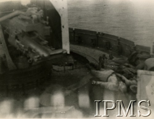 1942-1943, brak miejsca.
Polegli członkowie załogi ORP Orkan na pokładzie okrętu. 
Fot. NN, Instytut Polski i Muzeum im. gen. Sikorskiego w Londynie [szuflada 39]