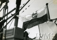1941-1946, brak miejsca.
Niszczyciel ORP Krakowiak na morzu, polska bandera zawieszona na maszcie.
Fot. NN, Instytut Polski i Muzeum im. gen. Sikorskiego w Londynie [szuflada 39, sygnatura 14462]