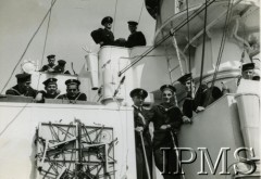 1943-1944, brak miejsca.
Załoga krążownika ORP Dragon.
Fot. NN, Instytut Polski i Muzeum im. gen. Sikorskiego w Londynie [szuflada 39, sygnatura 12185]