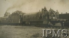 1919-1921, Polska.
2 Pułk Ułanów Grochowskich, kawalerzyści na pociągu pancernym 