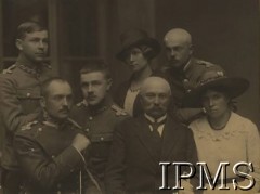 1914, Kleszczówek, Suwalszczyzna.
Młodzi legioniści w majątku Kleszczówek rodziny Dąbrowskich herbu 