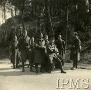 Wiosna 1940, Guer, Francja.
Grupa żołnierzy obok działa, w środku stoi st. sierż. Joniak.
Fot. NN, Instytut Polski i Muzeum im. gen. Sikorskiego w Londynie