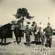 Wiosna 1940, Guer, Francja.
Żołnierze z końmi. Podpis: 