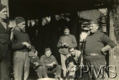 Wiosna 1940, Guer, Francja.
Żołnierze czekający na posiłek.
Fot. NN, Instytut Polski i Muzeum im. gen. Sikorskiego w Londynie
