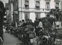 Czerwiec 1940, Szwajcaria.
Żołnierze 2 Dywizji Strzelców Pieszych na motocyklach, po przekroczeniu granicy szwajcarskiej. Podpis: 