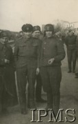 Marzec 1942, ZSRR.
Formowanie armii polskiej w Związku Radzieckim - żołnierze na stacji kolejowej w drodze na południe. Podpis w albumie: 
