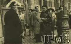 12.12.1941, Roulers, Belgia.
Generał Stanisław Maczek przemawia (1. z prawej)
Fot. NN, Instytut Polski i Muzeum im. gen. Sikorskiego w Londynie [album bez numeru]