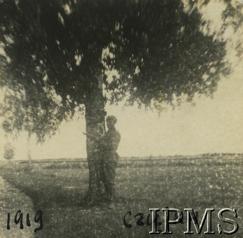 1919, Wileńszczyzna.
Szwoleżer na warcie - 