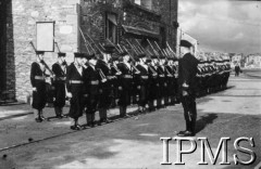 10.07.1943, Plymouth, Anglia, Wielka Brytania.
Pogrzeb gen. Władysława Sikorskiego. Polscy marynarze czekają na przybycie ORP 