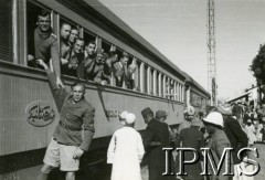 1941, Egipt.
Stacja kolejowa, polscy żołnierze w pociągu.
Fot. NN, Instytut Polski i Muzeum im. gen. Sikorskiego w Londynie [album z dedykacją: 