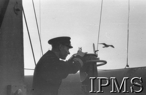 9.12.1940, brak miejsca.
ORP Błyskawica, oficer na pokładzie okrętu.
Fot. NN, Instytut Polski i Muzeum im. gen. Sikorskiego w Londynie