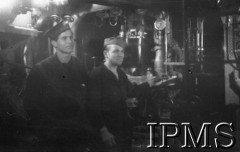 7.12.1940, brak miejsca.
ORP Błyskawica, marynarze w maszynowni okrętu.
Fot. NN, Instytut Polski i Muzeum im. gen. Sikorskiego w Londynie