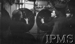 7.12.1940, brak miejsca.
ORP Błyskawica, marynarze w maszynowni okrętu.
Fot. NN, Instytut Polski i Muzeum im. gen. Sikorskiego w Londynie
