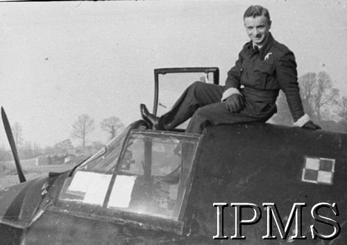 Styczeń 1942, Exeter, Anglia, Wielka Brytania.
Por. Grzegorz Bukowiecki, pilot 307 Dywizjonu Myśliwskiego 