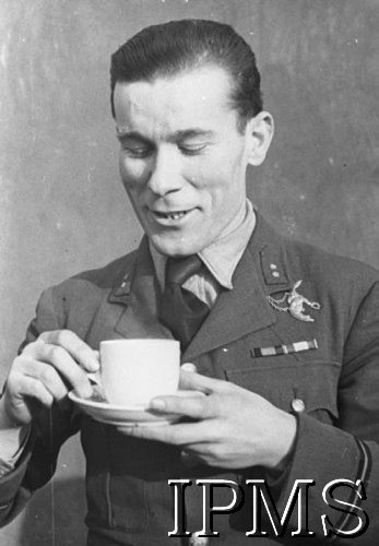 Styczeń 1942, Exeter, Anglia, Wielka Brytania.
Por. Henryk Kałużny, pilot 307 Dywizjonu Myśliwskiego Nocnego 