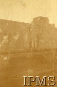 Wiosna 1919, Przemyśl.
Wojna polsko-ukraińska. Chłopiec z karabinem i żołnierz z załogi pociągu pancernego P.P.3. 