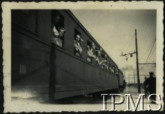 28.08.1946, Rimini, Włochy.
Żołnierze 3 Batalionu Strzelców Karpackich w pociągu. Podpis oryginalny: 