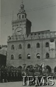 1945, Bolonia, Włochy.
Uroczystości w wyzwolonym mieście z udziałem żołnierzy 2 Korpusu, w tle ratusz.
Fot. J. Michalski, Oddział Kultury i Prasy 2 Korpusu, Referat Fotograficzny, Instytut Polski i Muzeum im. gen. Sikorskiego w Londynie, [album 144 - fot. z Włoch dar Michniewicza z Buenos Aires 1.01.1961].