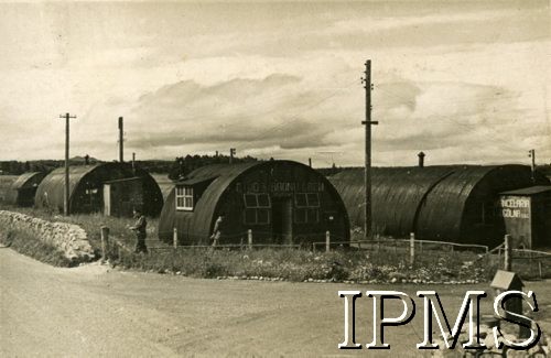 1945-1947, Szkocja, Wielka Brytania.
Obóz wojskowy, z przodu baraki 3 Batalionu Grenadierów. 
Fot. NN, Instytut Polski i Muzeum im. gen. Sikorskiego w Londynie, [album 222 - 4 Dywizja Piechoty, Szkocja].