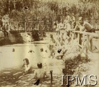 1914-1917, Seghe Ultime, prowincja Trydent, północne Włochy.
Żołnierze podczas kąpieli.
Fot. NN, Instytut Polski i Muzeum im. gen. Sikorskiego w Londynie [album nr 287 z wojny 1914-1917 - front włoski].