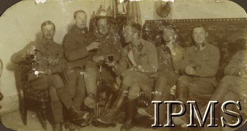 1914-1917, prowincja Trydent, północne Włochy.
Grupa żołnierzy, 3. z lewej podchorąży Rudnicki. Podpis oryginalny: 