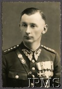 Lata 30., Polska.
Rotmistrz 5 Pułku Strzelców Konnych.
Fot. NN, Instytut Polski i Muzeum im. gen. Sikorskiego w Londynie [album 370 - 5 i 7 Pułk Strzelców Konnych; Żebrowski]
