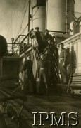 20.01.1946, Morze Bałtyckie.
Powrót z konwoju transportu do Polski, grupa marynarzy na pokładzie okrętu 