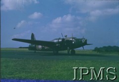 1942-1943, Wielka Brytania.
Brytyjski samolot bombowy Vickers Wellington.
Fot. Czołówka Filmowa, Instytut Polski i Muzeum im. gen. Sikorskiego w Londynie [kolorowe diapozytywy].