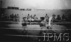 1942-1943, Palestyna.
Obóz junaków. Pojedynek w boksie. Podpis oryginalny: 