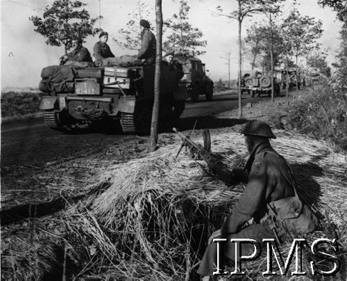 Jesień 1944, Holandia.
1 Dywizja Pancerna podczas walk w Holandii. Żołnierz z ręcznym karabinem maszynowym 