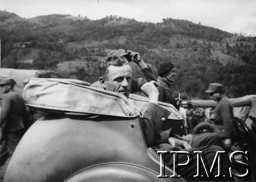 Jesień 1939, Rumunia-Węgry. 
2 Baon artylerii przeciwlotniczej pancerno-motorowej w drodze na Węgry, kpt.w 