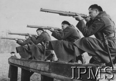 1940-1942, Szkocja, Wielka Brytania.
10 Pułk Strzelców Konnych na stanowisku.
Fot. Józef Olesiński, Instytut Polski i Muzeum im. gen. Sikorskiego w Londynie [szuflada 46 - WP w Wielkiej Brytanii]