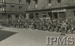 Czerwiec 1940, Glasgow, Szkocja, Wielka Brytania.
Przemarsz pierwszych polskich oddziałów przez miasto, maszeruje 10 Pułk Strzelców Konnych.
Fot. NN, Instytut Polski i Muzeum im. gen. Sikorskiego w Londynie [szuflada 46 - WP w Wielkiej Brytanii]