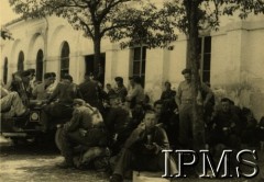 Maj - sierpień 1945, Udine, Włochy.
Polscy uchodźcy przybywający do punktu zbornego.
Fot. NN, Instytut Polski i Muzeum im. gen. Sikorskiego w Londynie [szuflada V]