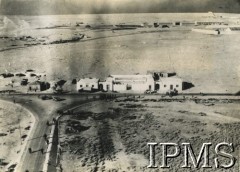 1941/1942, Tobruk, Libia.
Rejon Tobruku wkrótce po wkroczeniu wojsk brytyjskich.
Fot. NN, Instytut Polski i Muzeum im. gen. Sikorskiego w Londynie [szuflada NXI]. 
