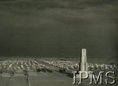 1942 (?), Tobruk, Libia.
Polski cmentarz wojenny.
Fot. NN, Instytut Polski i Muzeum im. gen. Sikorskiego w Londynie, [szuflada NX]