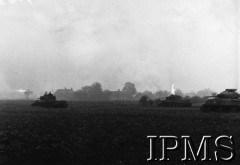 Listopad 1944, Holandia.Czołgi 1 Dywizji Pancernej podczas walk.Fot. NN, Instytut Polski i Muzeum im. gen. Sikorskiego [teczka luzem 1 Dywizja Pancerna].