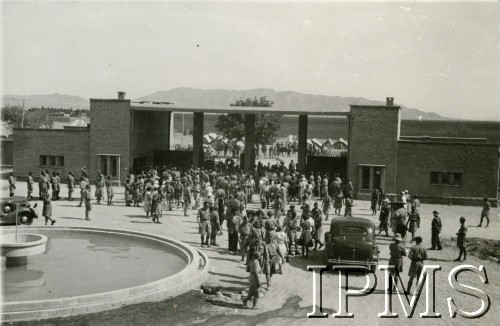 1943, Teheran, Iran.
Polskie Siły Zbrojne. Oddziały wyjeżdzające do Palestyny.
Fot. NN, Instytut Polski i Muzeum im. gen. Sikorskiego w Londynie