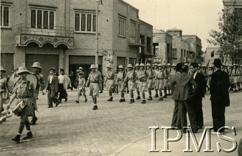 1943, Teheran, Iran.
Polskie oddziały maszerują w Teheranie.
Fot. NN, Instytut Polski i Muzeum im. gen. Sikorskiego w Londynie
