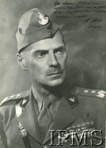 24.12.1944, brak miejsca.
Portret generała Władysława Andersa w mundurze z baretkami odznaczeń, dedykacja: 