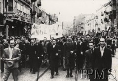 03.09.1939, Warszawa, Polska.
Demonstracja warszawiaków po ogłoszeniu przystąpienia Wielkiej Brytanii do wojny. Manifestanci z hasłem: 