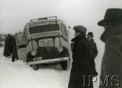 11.01.1940, Targoviste, Rumunia
Odkopywanie ze śniegu autobusu 
