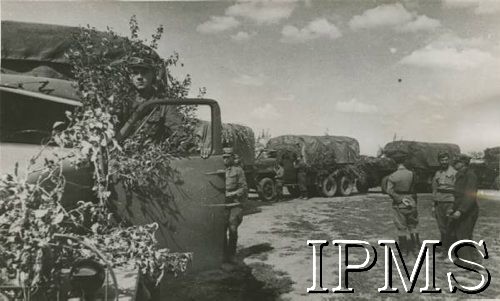 1943, Sielce nad Oką, ZSRR.
1 Dywizja Piechoty im. Tadeusza Kościuszki przed wyjściem na front. Podpis oryginalny: 