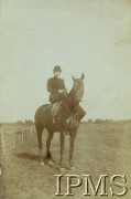 Przed 1914, brak miejsca.
Młoda kobieta w stroju jeździeckim na koniu.
Fot. NN, Instytut Polski i Muzeum im. gen. Sikorskiego w Londynie