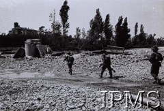 1945, Bolonia (okolice), Włochy.
Żołnierze 2 Korpus podczas kampanii włoskiej.
Fot. NN, Instytut Polski i Muzeum im. gen. Sikorskiego w Londynie [pudło - różne]