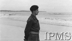 1944, Anglia, Wielka Brytania.
Jerzy Zbigniew Żegota-Januszajtis na plaży. Podpis oryginalny: 
