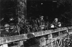 Lata 40., Wielka Brytania.
I Korpus Polski, ćwiczenia.
Fot. NN, Instytut Polski i Muzeum im. gen. Sikorskiego w Londynie [teczka luzem Januszajtis].