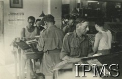 1944, Petah Tiqva (Petah Tikwa), Palestyna.
Zecerzy podczas pracy nad nowym numerem 